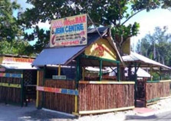 FJ’s Restaurant Bar & Jerk Centre logo